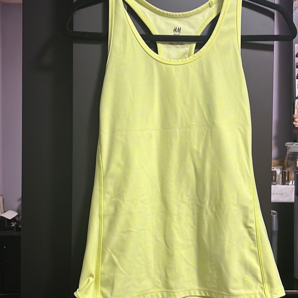 H&M workout top - 5 for $25 for items marked with ⭐️